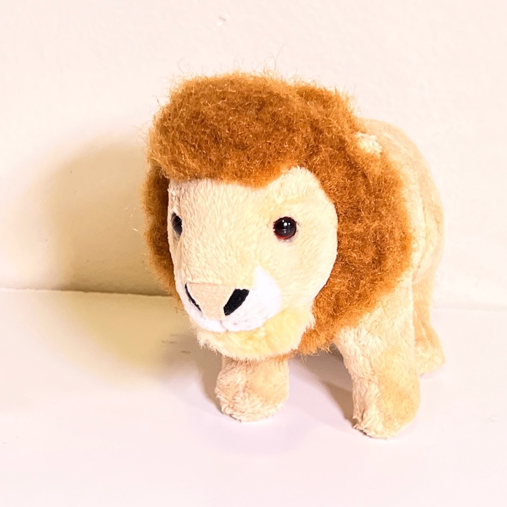 FAO Schwarz Small Lion Plush Tan Brown 2010 Signature Metal Button 503286
